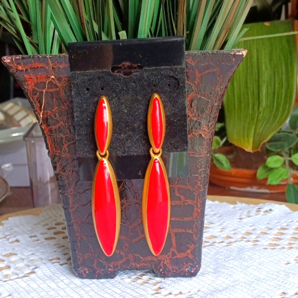 Matte Goldtone/ British Red, Geometric-Oblong Earrings NWT